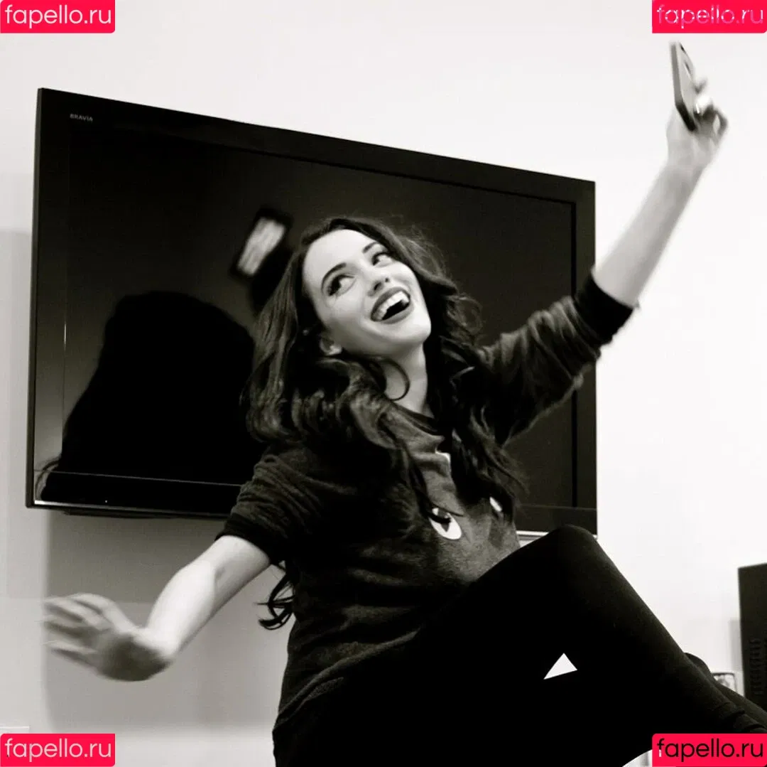 Kat Dennings / OfficialKat / katdenningsss Onlyfans Photo Gallery 
