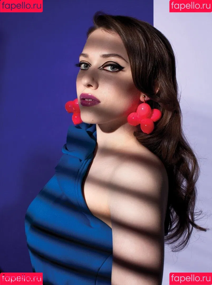 Kat Dennings / OfficialKat / katdenningsss Onlyfans Photo Gallery 