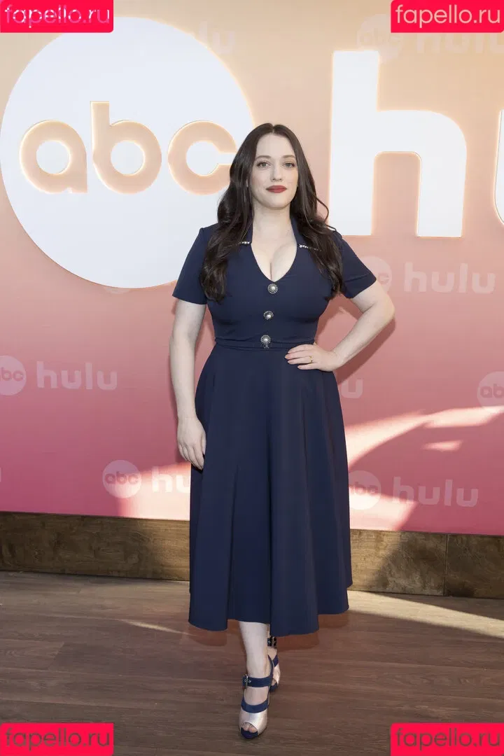 Kat Dennings / OfficialKat / katdenningsss Onlyfans Photo Gallery 