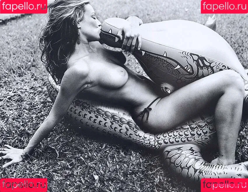 Luana Piovani / luapio Onlyfans Photo Gallery 
