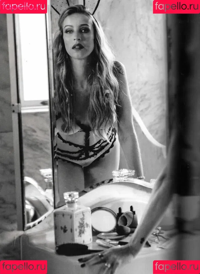 Luana Piovani / luapio Onlyfans Photo Gallery 