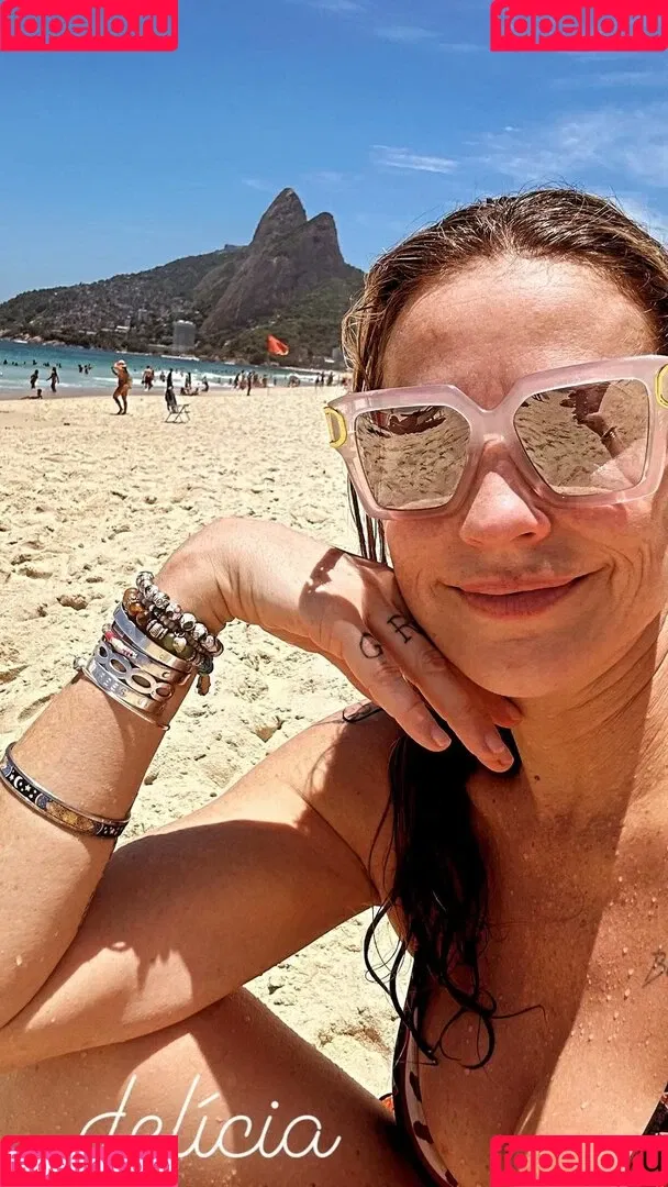 Luana Piovani / luapio Onlyfans Photo Gallery 
