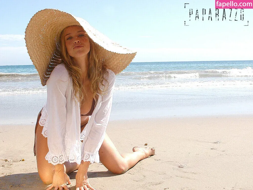 Luana Piovani / luapio Onlyfans Photo Gallery 