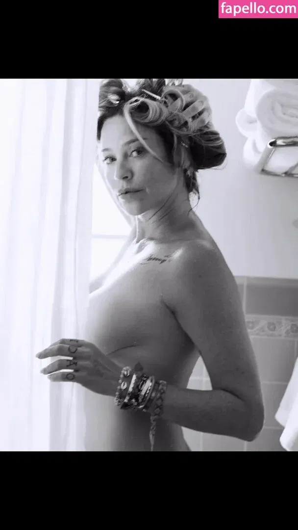 Luana Piovani / luapio Onlyfans Photo Gallery 