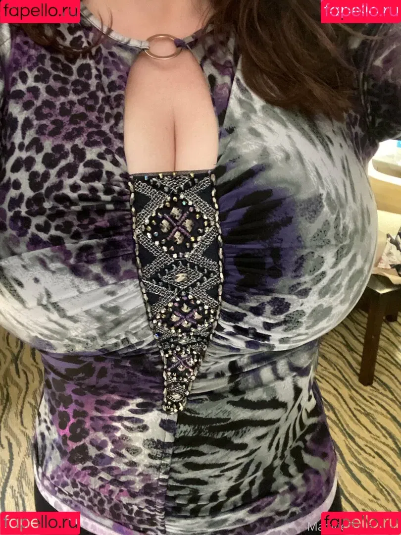 maggiegreenlive / officialmaggiegreen Onlyfans Photo Gallery 