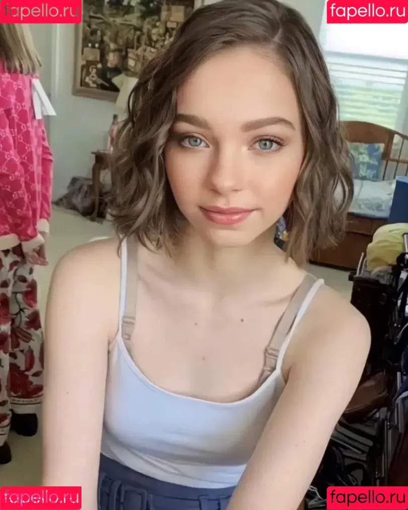 Emma Myers / ememyers / emma_myers Onlyfans Photo Gallery 