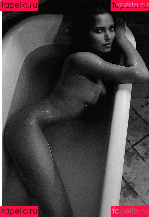 Padma Lakshmi / PadmaLakshmi Onlyfans Photo Gallery 