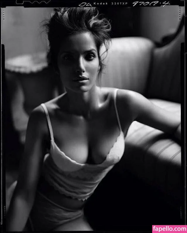 Padma Lakshmi / PadmaLakshmi Onlyfans Photo Gallery 