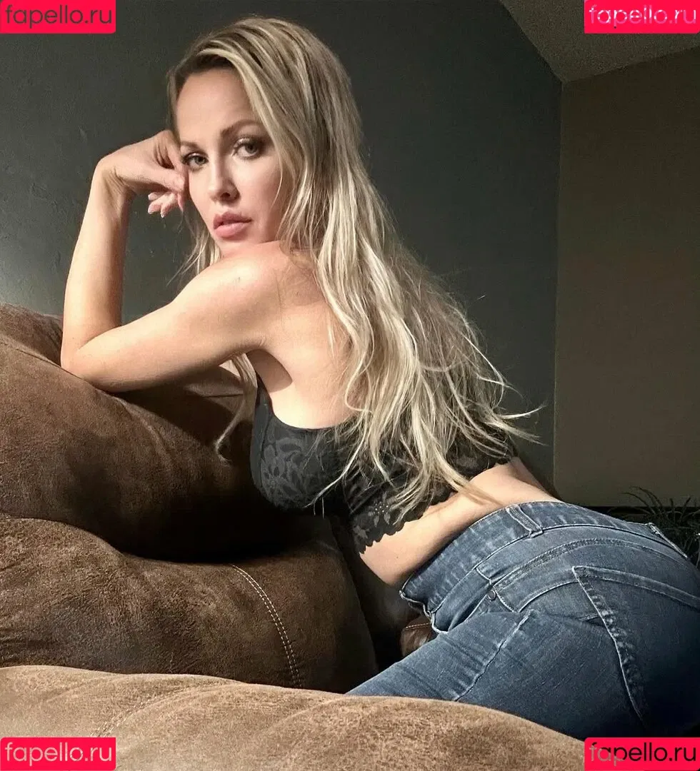 Blonde Goddess / blondegoddess216 / blondegoddess5 Onlyfans Photo Gallery 