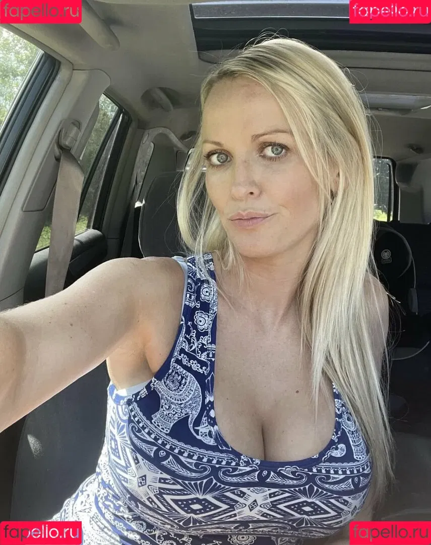 Blonde Goddess / blondegoddess216 / blondegoddess5 Onlyfans Photo Gallery 