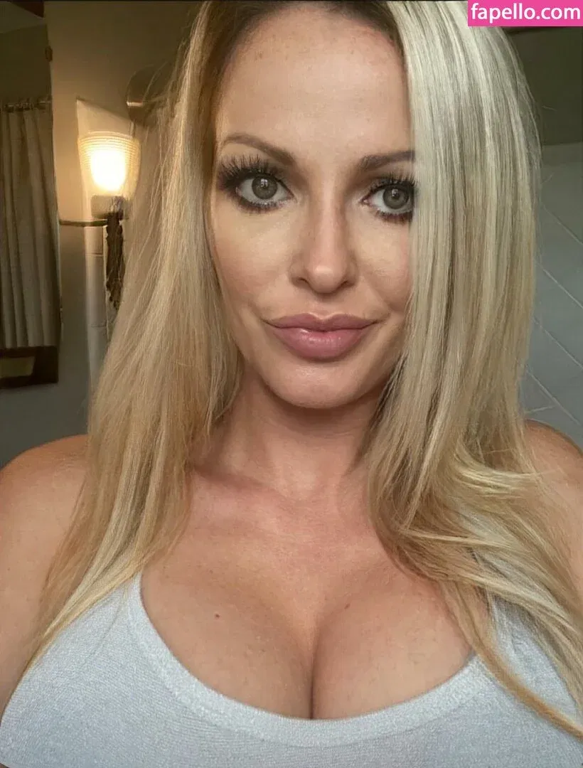 Blonde Goddess / blondegoddess216 / blondegoddess5 Onlyfans Photo Gallery 