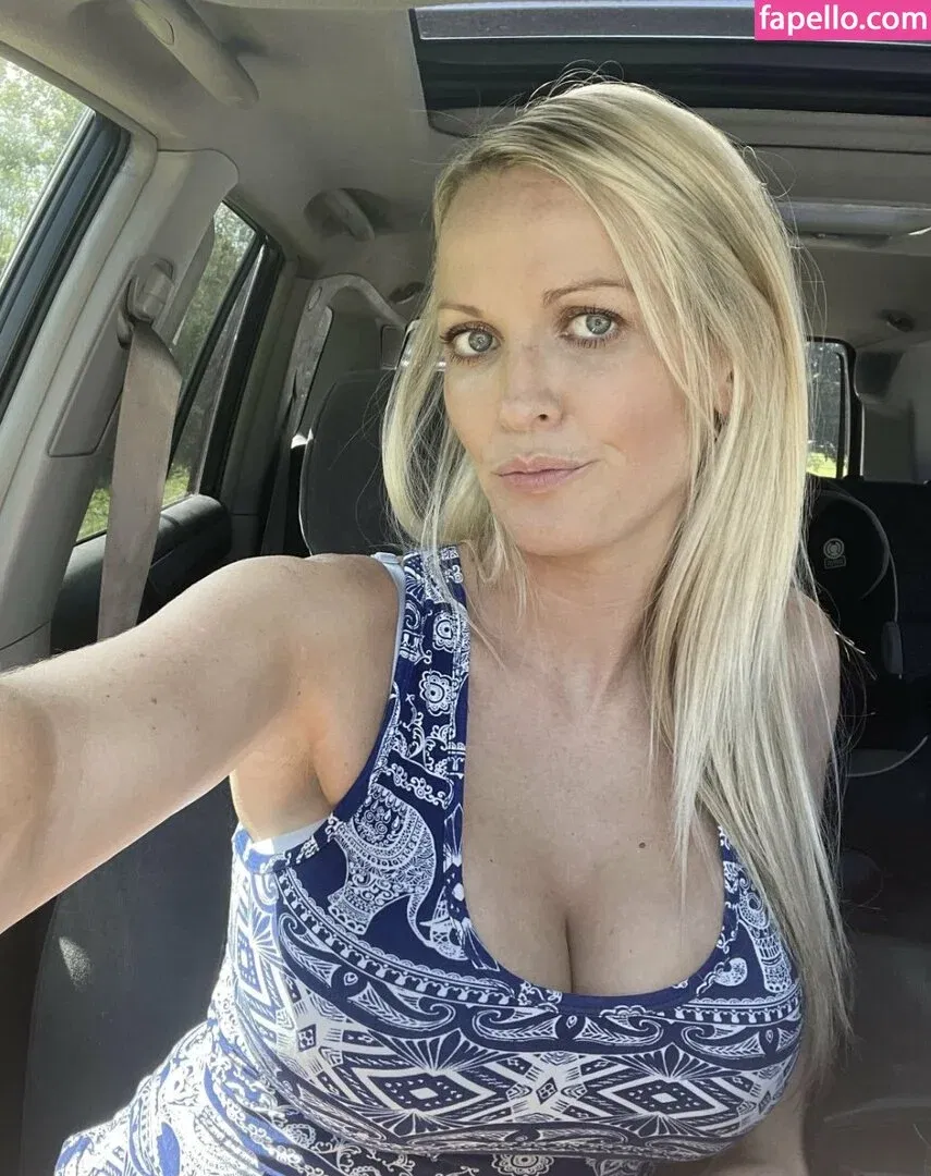 Blonde Goddess / blondegoddess216 / blondegoddess5 Onlyfans Photo Gallery 