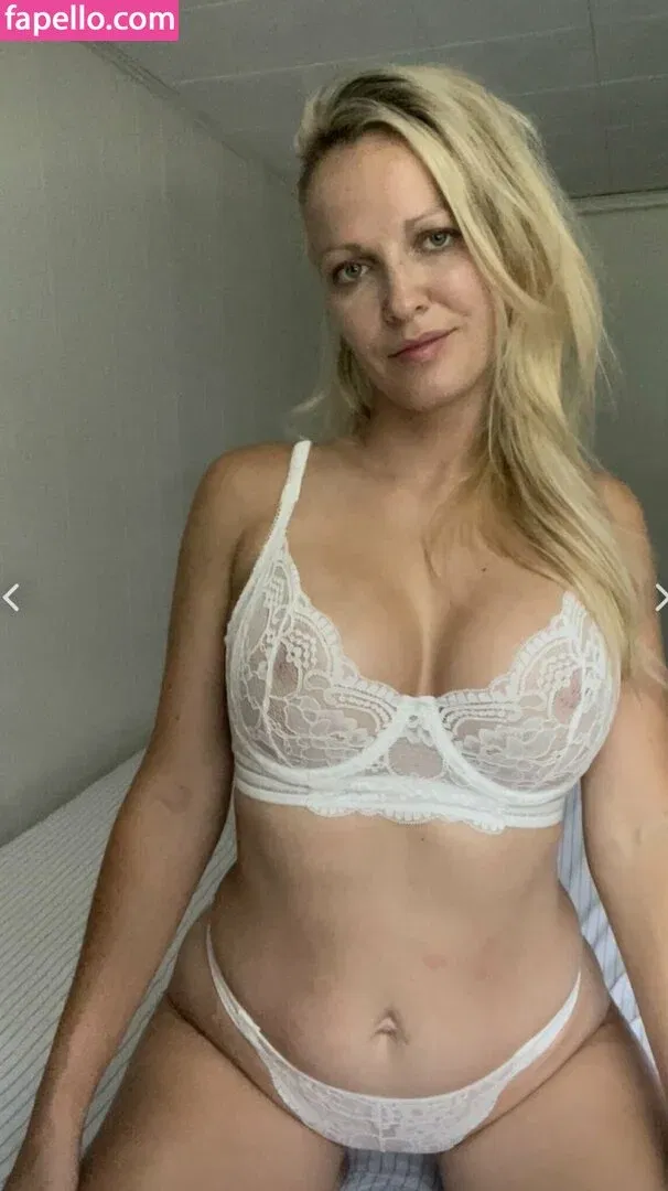 Blonde Goddess / blondegoddess216 / blondegoddess5 Onlyfans Photo Gallery 