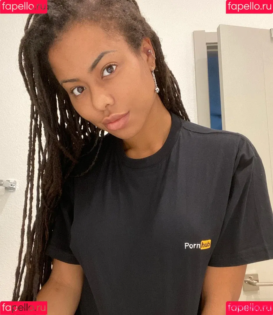 Kira Noir / thekiranoir / thekiranoirgram Onlyfans Photo Gallery 