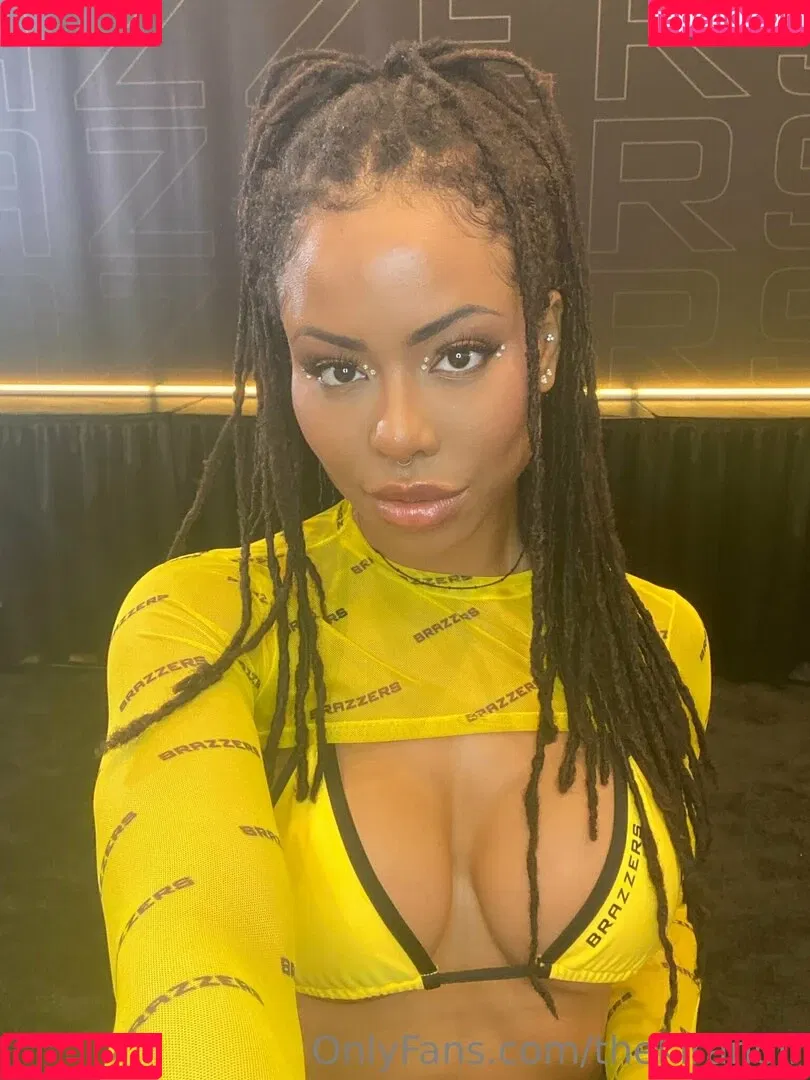 Kira Noir / thekiranoir / thekiranoirgram Onlyfans Photo Gallery 