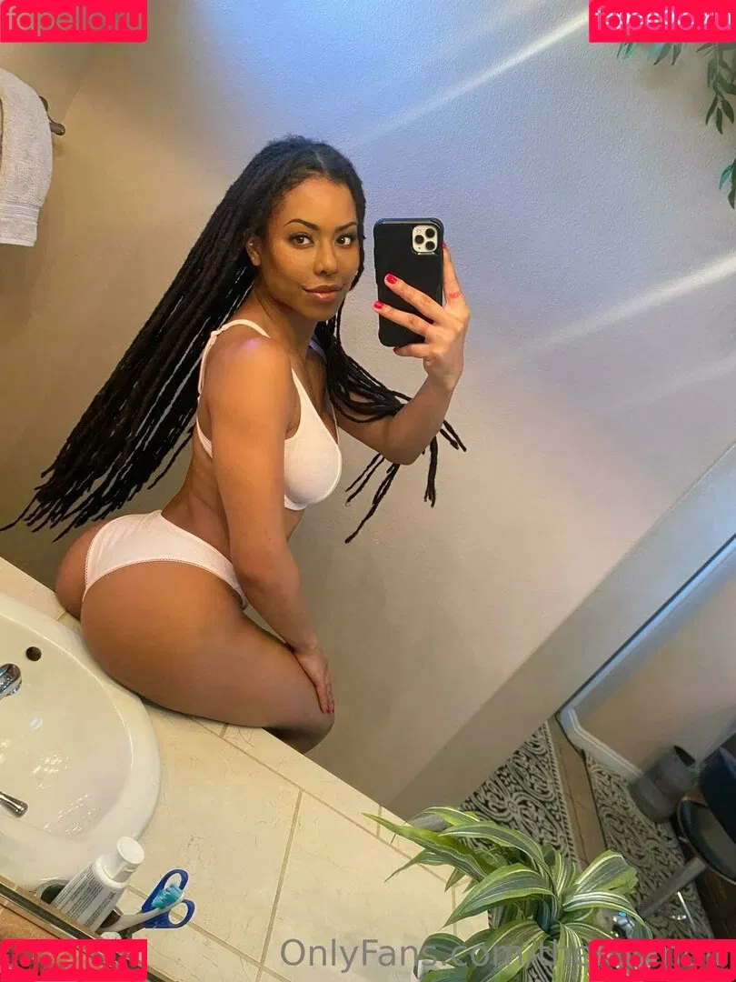 Kira Noir / thekiranoir / thekiranoirgram Onlyfans Photo Gallery 