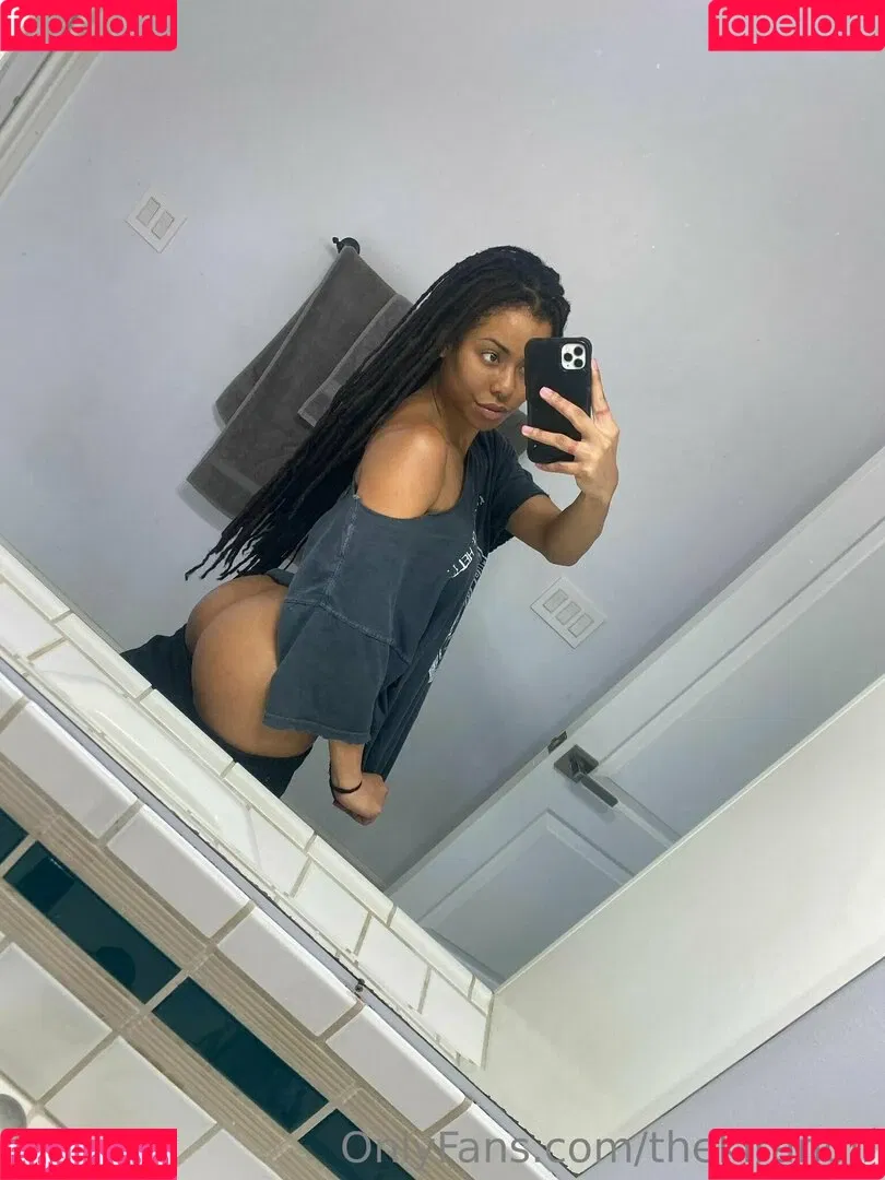 Kira Noir / thekiranoir / thekiranoirgram Onlyfans Photo Gallery 