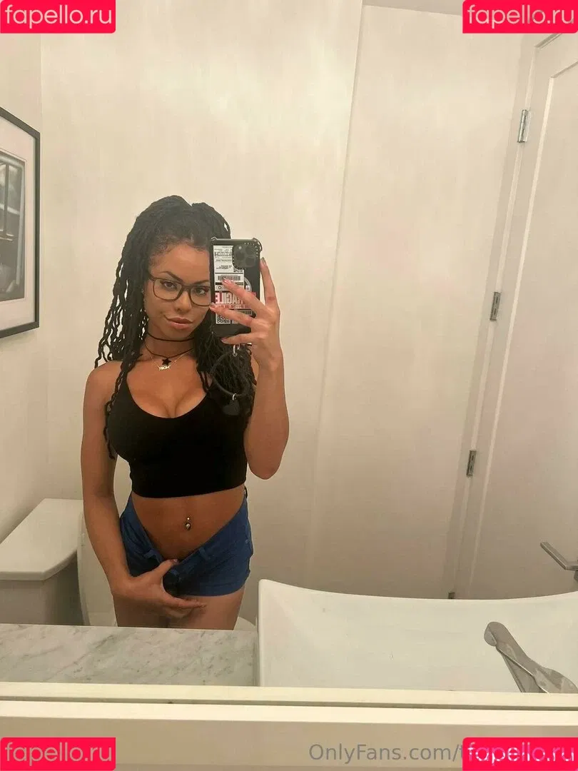 Kira Noir / thekiranoir / thekiranoirgram Onlyfans Photo Gallery 