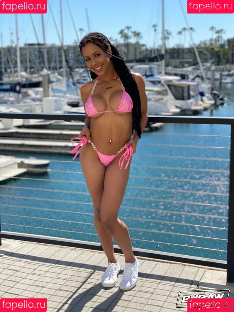 Kira Noir / thekiranoir / thekiranoirgram Onlyfans Photo Gallery 