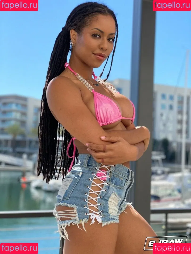 Kira Noir / thekiranoir / thekiranoirgram Onlyfans Photo Gallery 