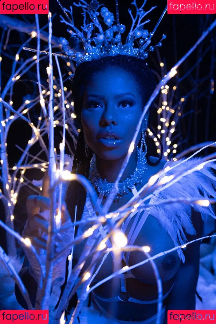 Kira Noir / thekiranoir / thekiranoirgram Onlyfans Photo Gallery 
