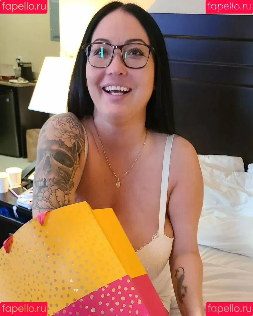 Hot4Holly / HotForHolly Onlyfans Photo Gallery 