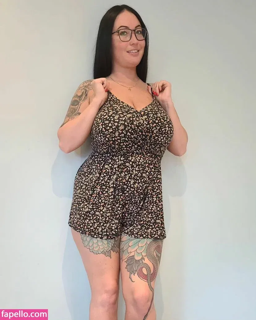 Hot4Holly / HotForHolly Onlyfans Photo Gallery 