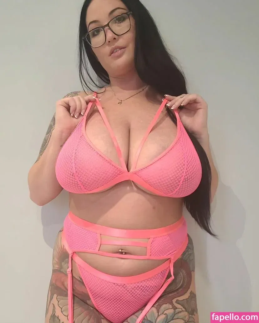 Hot4Holly / HotForHolly Onlyfans Photo Gallery 