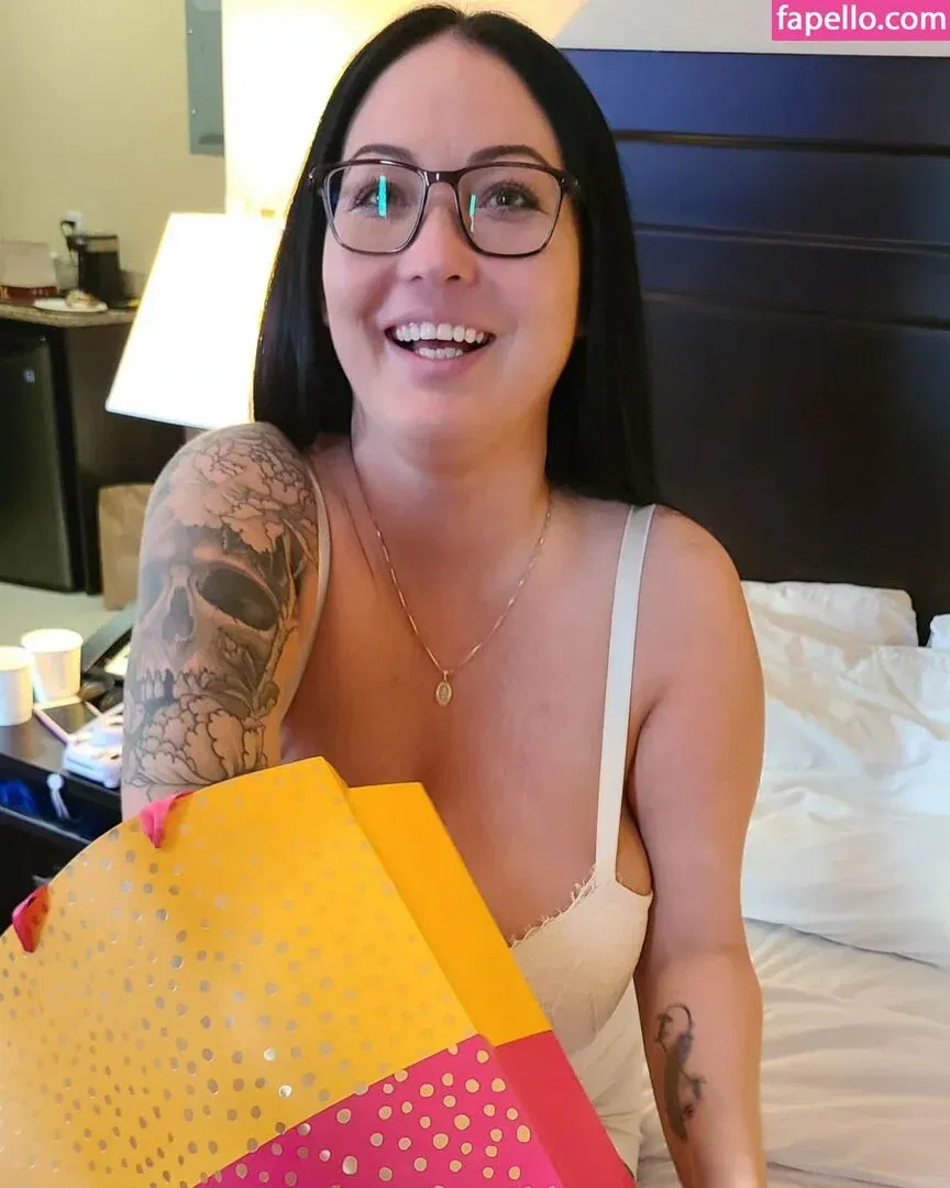 Hot4Holly / HotForHolly Onlyfans Photo Gallery 