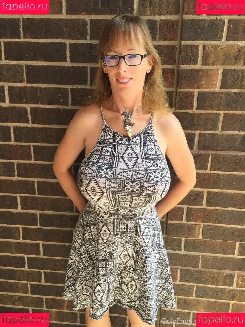 BoltOnWife / boltonswife Onlyfans Photo Gallery 