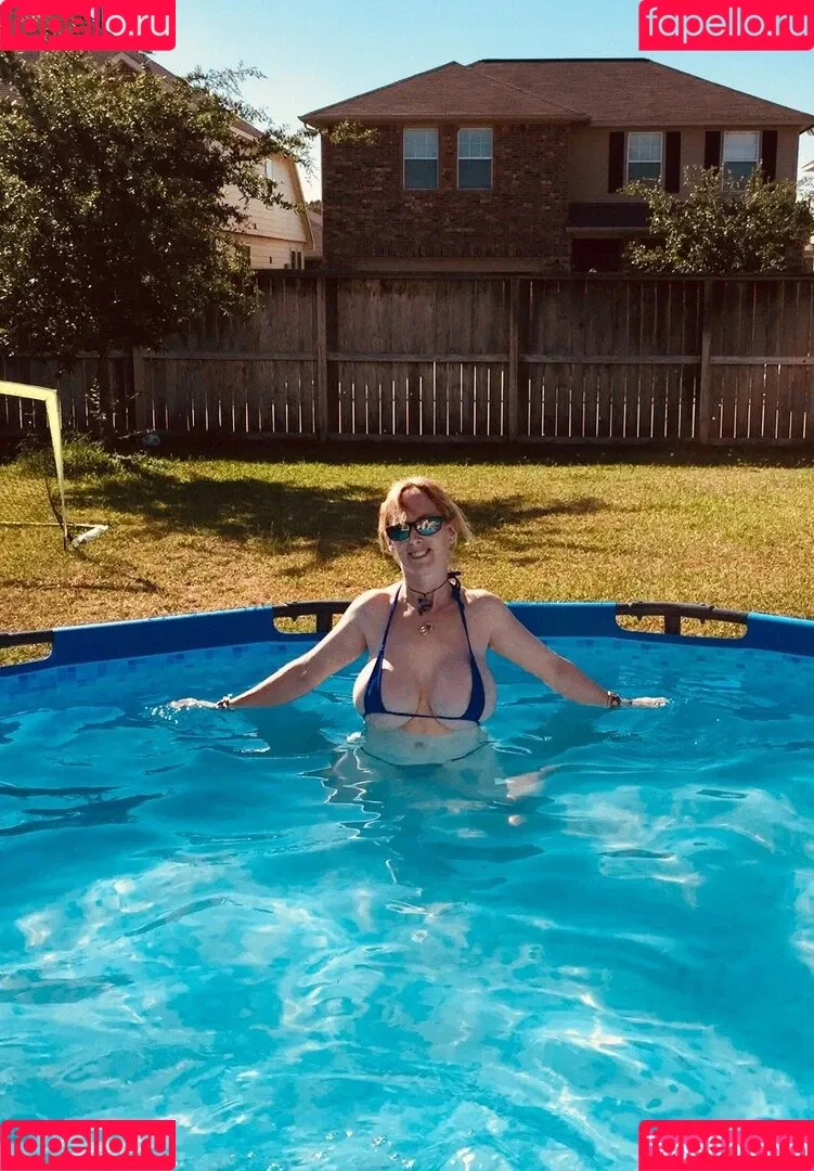 BoltOnWife / boltonswife Onlyfans Photo Gallery 