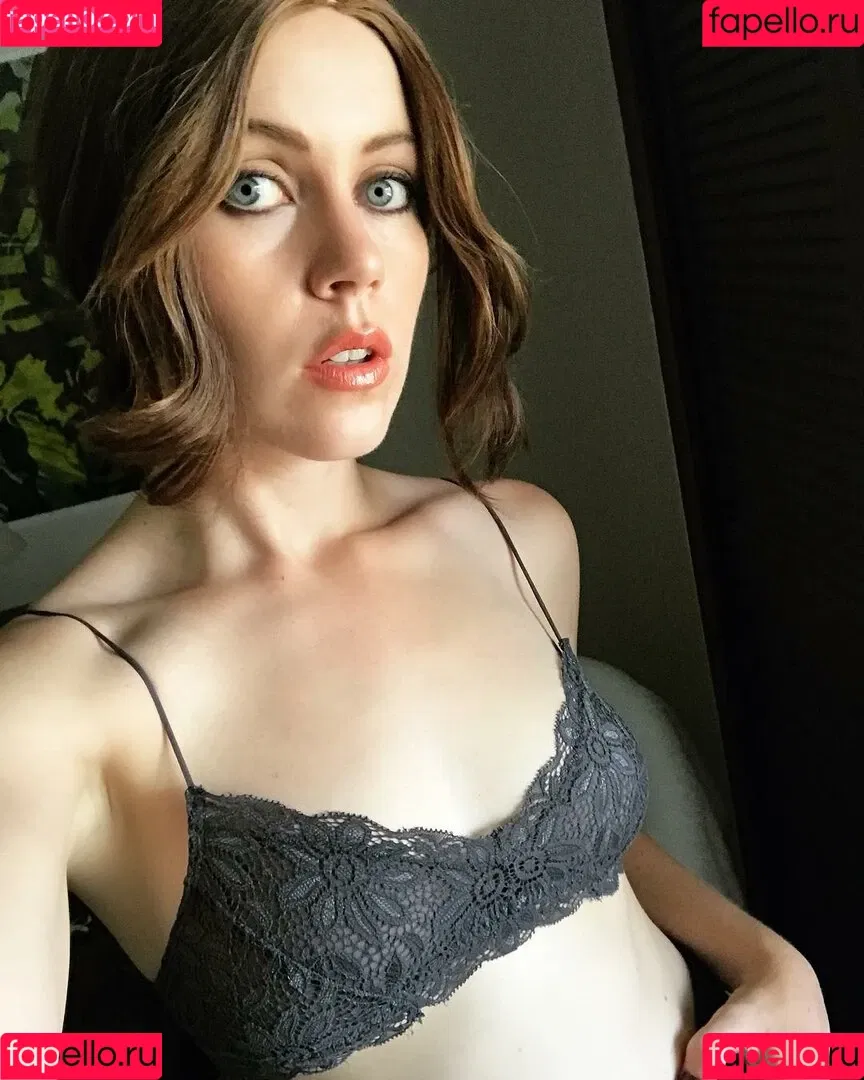 Genevieve Marie / GenevieveMarie / GenevieveNylen / genevievemariecosplay Onlyfans Photo Gallery 