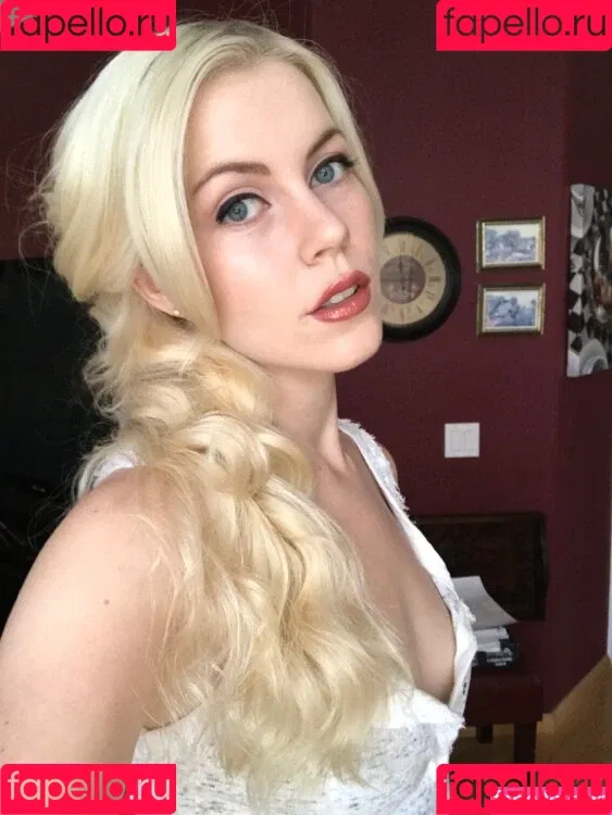 Genevieve Marie / GenevieveMarie / GenevieveNylen / genevievemariecosplay Onlyfans Photo Gallery 