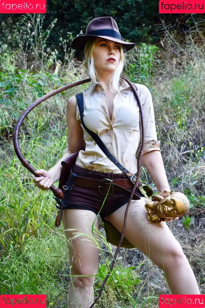 Genevieve Marie / GenevieveMarie / GenevieveNylen / genevievemariecosplay Onlyfans Photo Gallery 