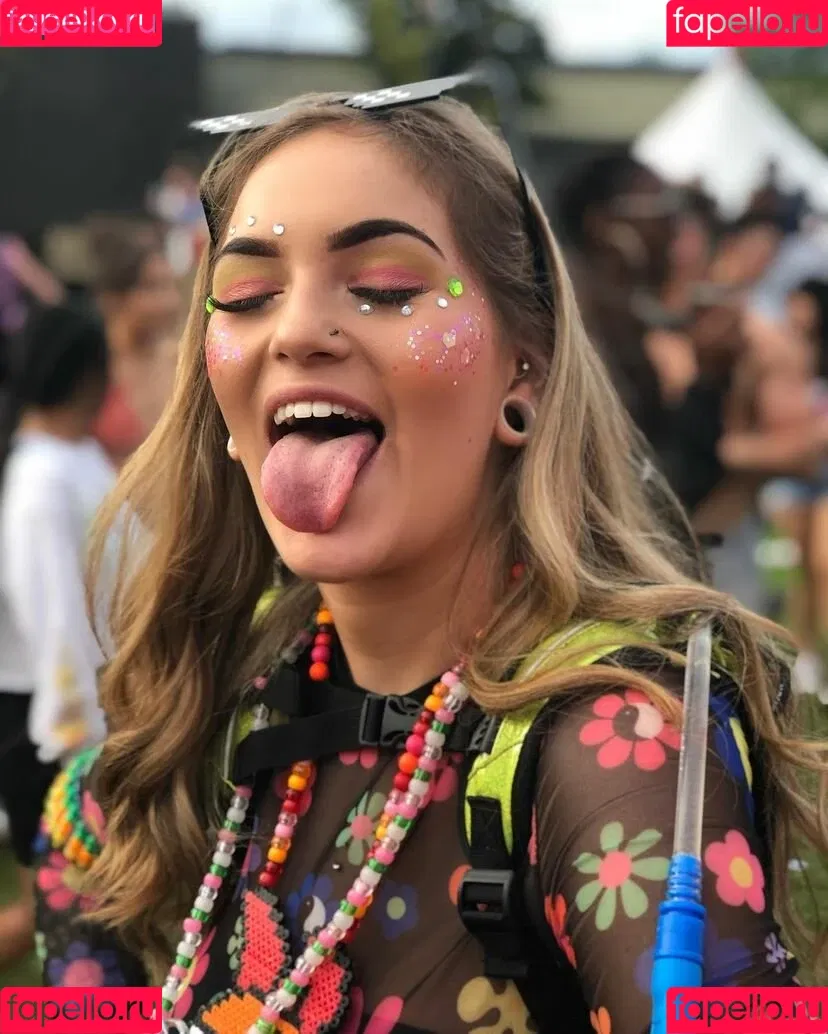 Chloe Moniz / https: / ravemumma Onlyfans Photo Gallery 