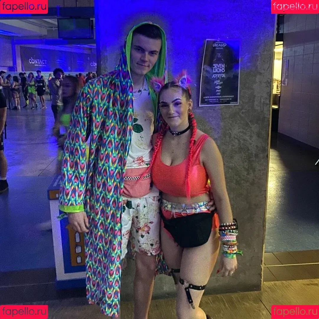 Chloe Moniz / https: / ravemumma Onlyfans Photo Gallery 