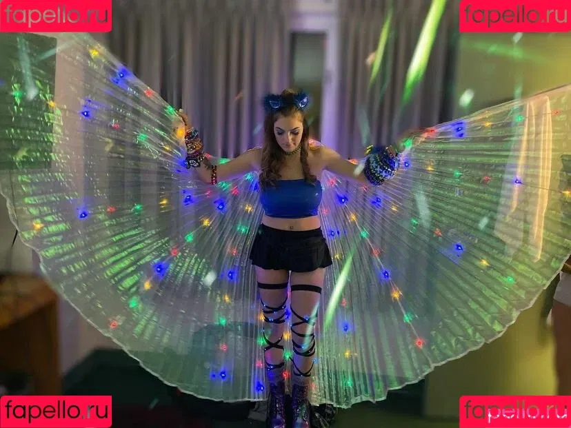 Chloe Moniz / https: / ravemumma Onlyfans Photo Gallery 