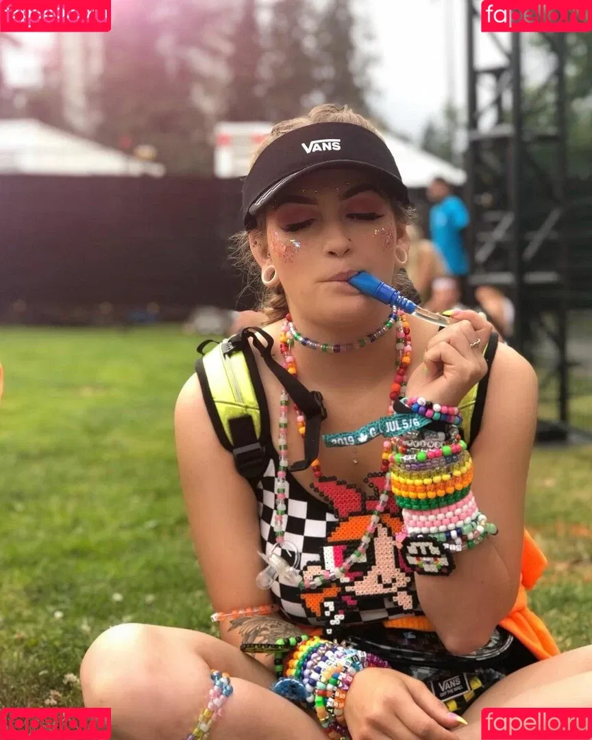 Chloe Moniz / https: / ravemumma Onlyfans Photo Gallery 