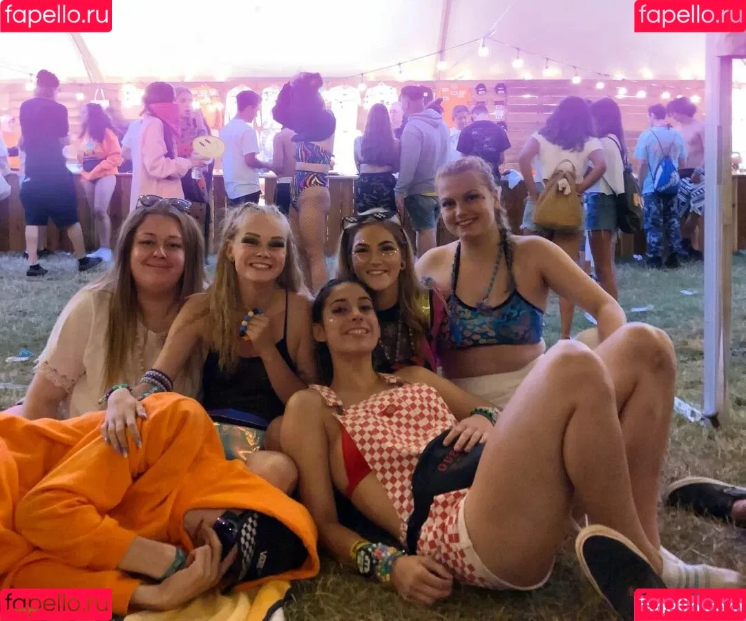 Chloe Moniz / https: / ravemumma Onlyfans Photo Gallery 