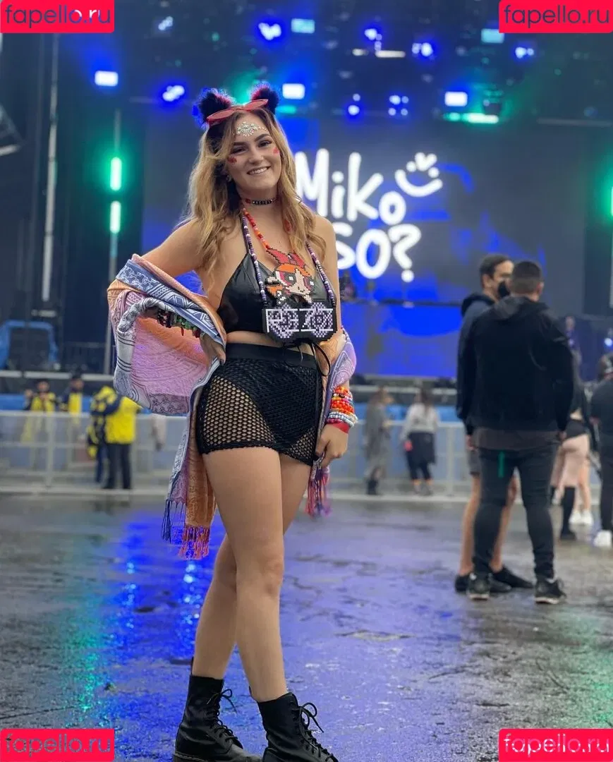 Chloe Moniz / https: / ravemumma Onlyfans Photo Gallery 