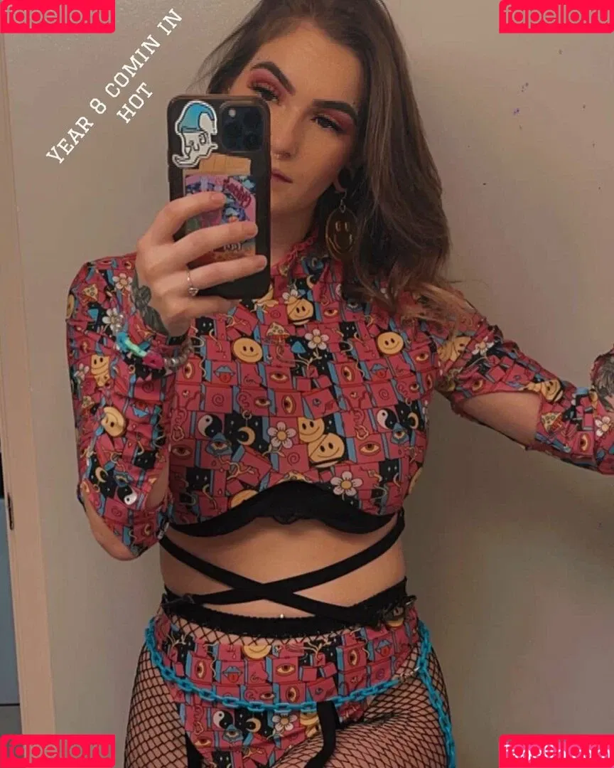 Chloe Moniz / https: / ravemumma Onlyfans Photo Gallery 