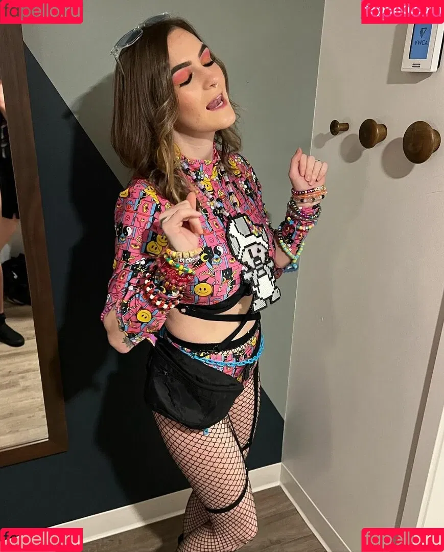 Chloe Moniz / https: / ravemumma Onlyfans Photo Gallery 