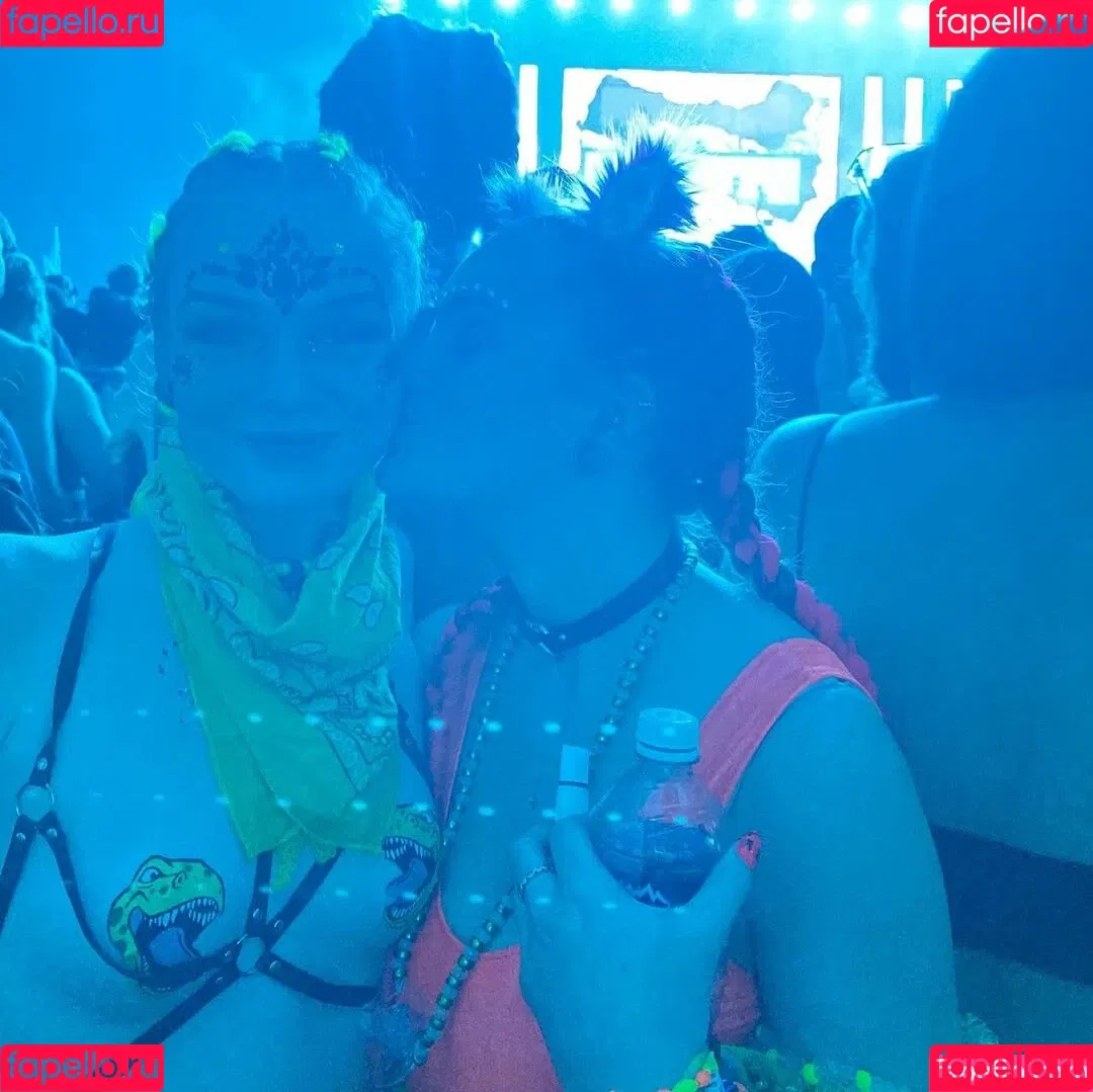 Chloe Moniz / https: / ravemumma Onlyfans Photo Gallery 
