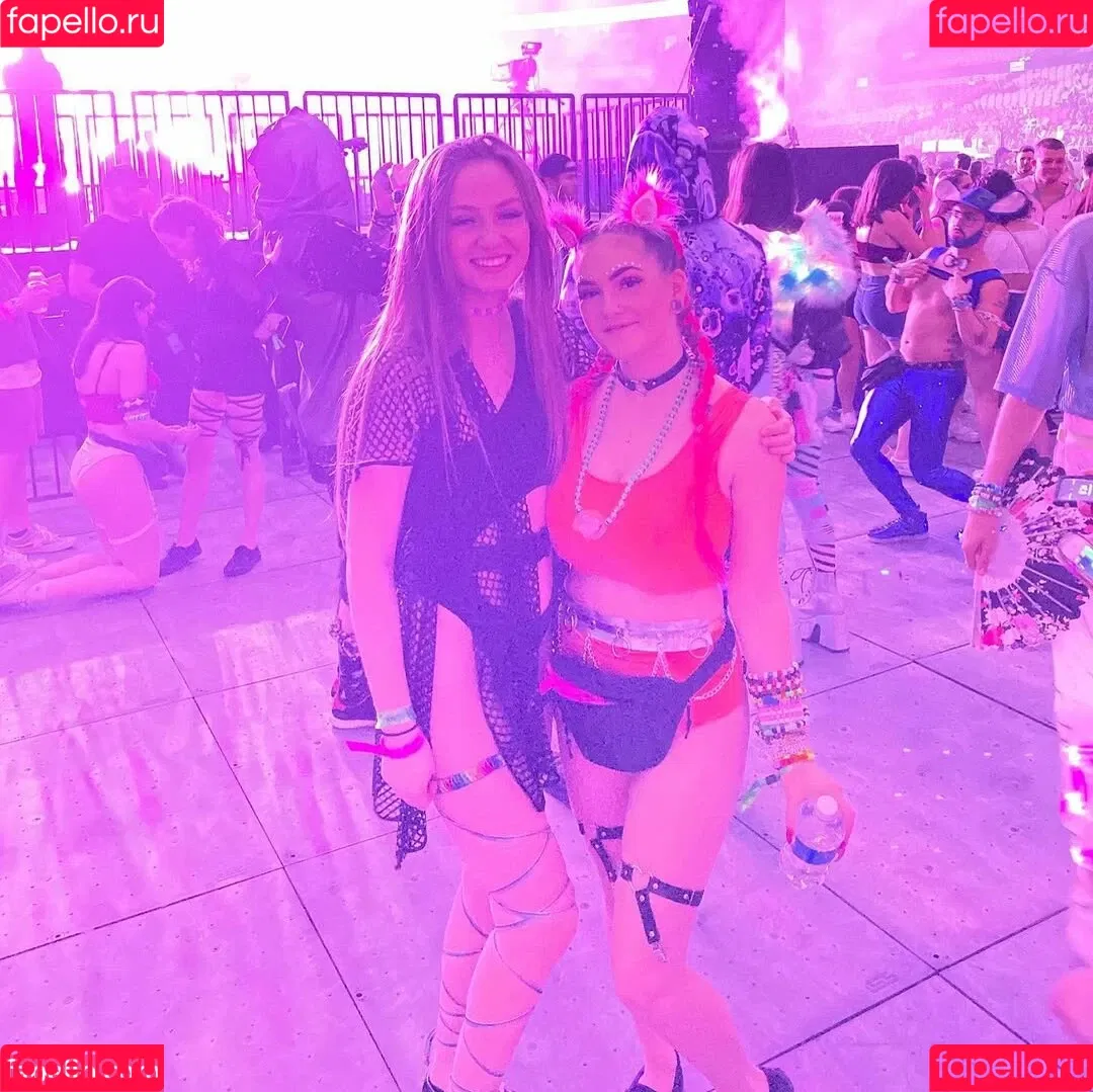 Chloe Moniz / https: / ravemumma Onlyfans Photo Gallery 