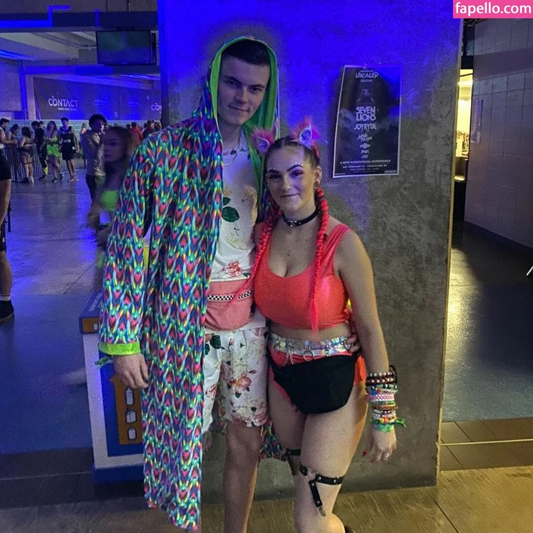 Chloe Moniz / https: / ravemumma Onlyfans Photo Gallery 