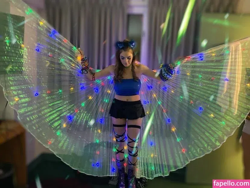 Chloe Moniz / https: / ravemumma Onlyfans Photo Gallery 