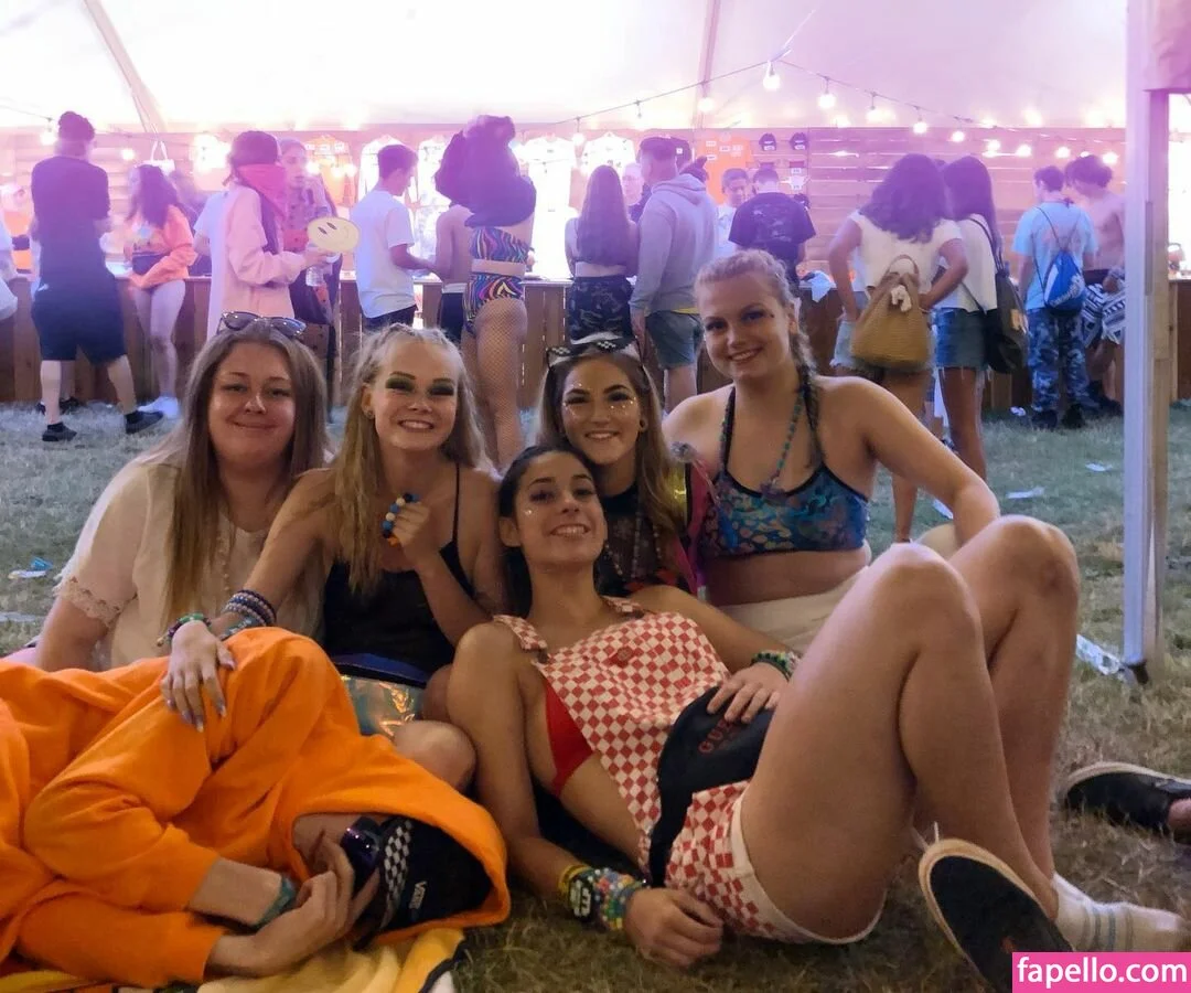 Chloe Moniz / https: / ravemumma Onlyfans Photo Gallery 