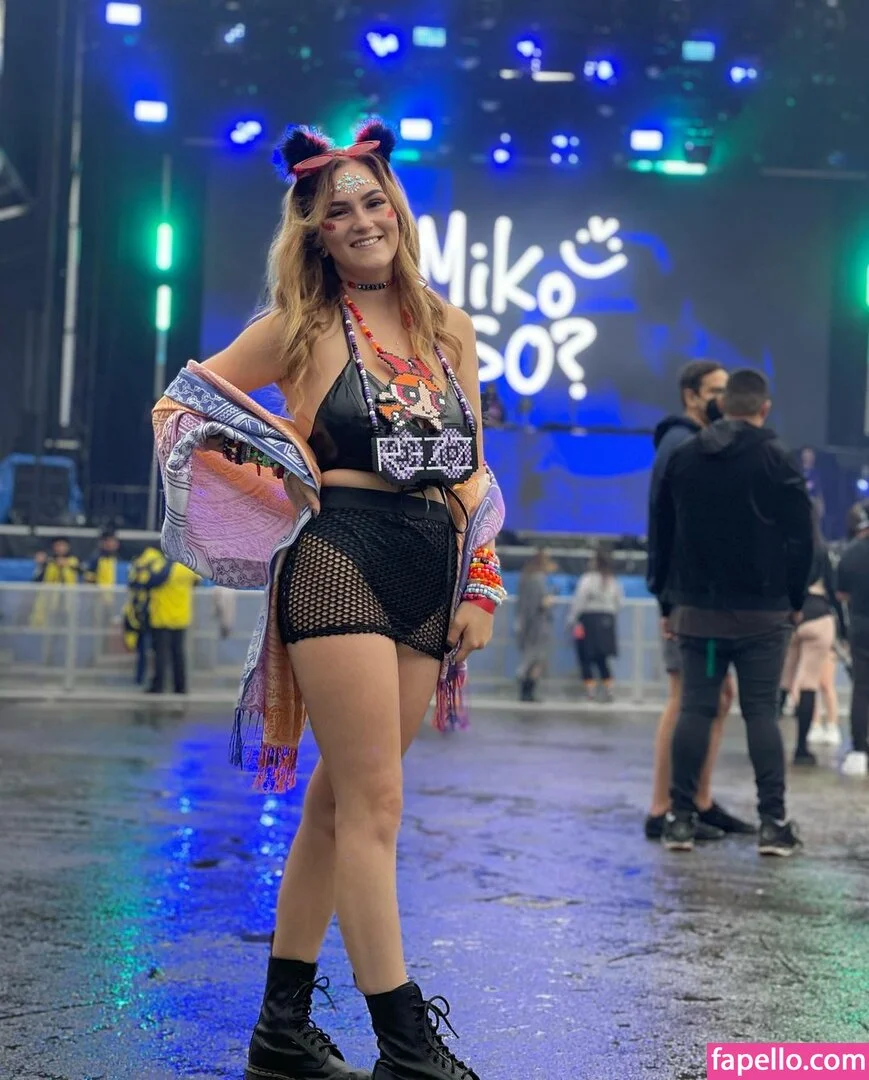 Chloe Moniz / https: / ravemumma Onlyfans Photo Gallery 