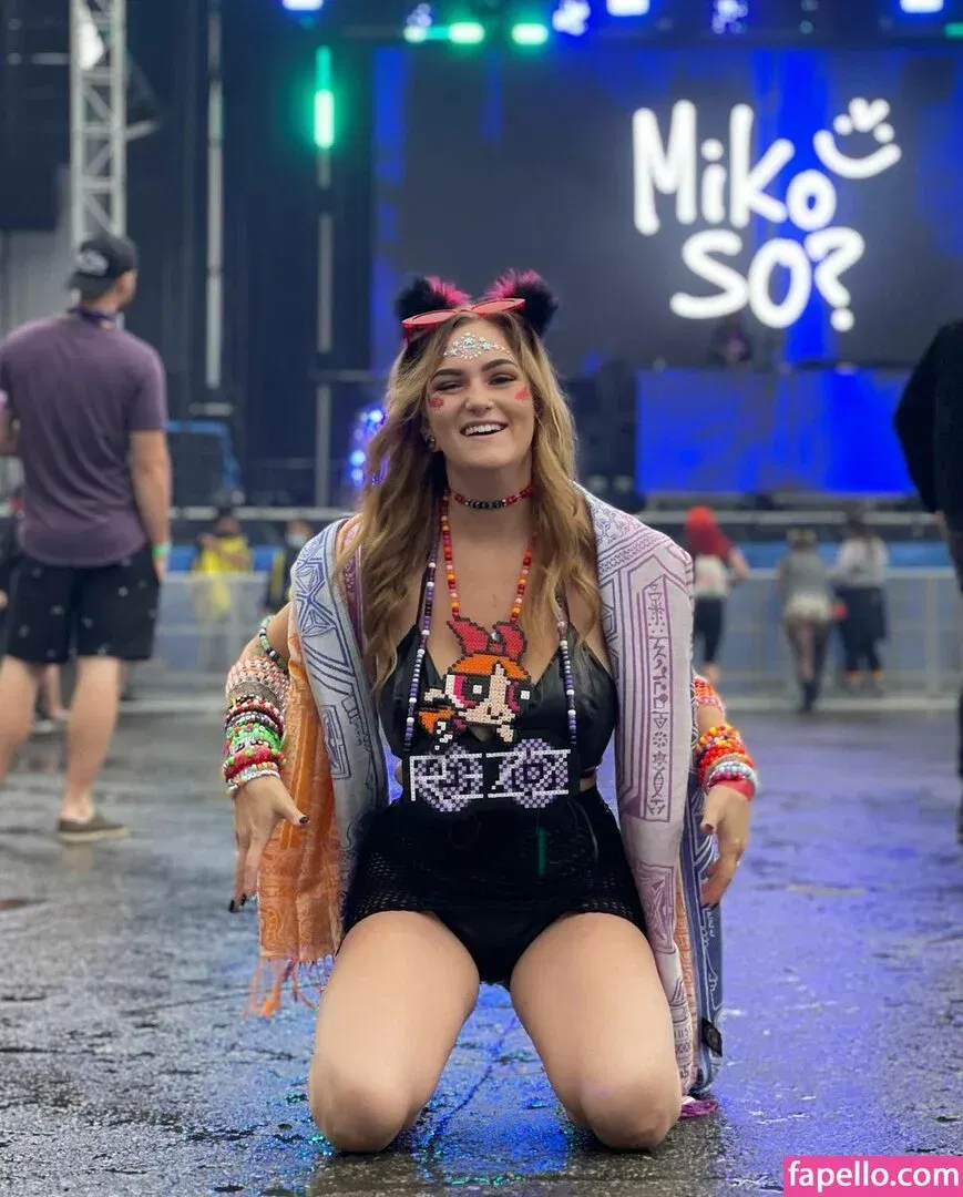 Chloe Moniz / https: / ravemumma Onlyfans Photo Gallery 