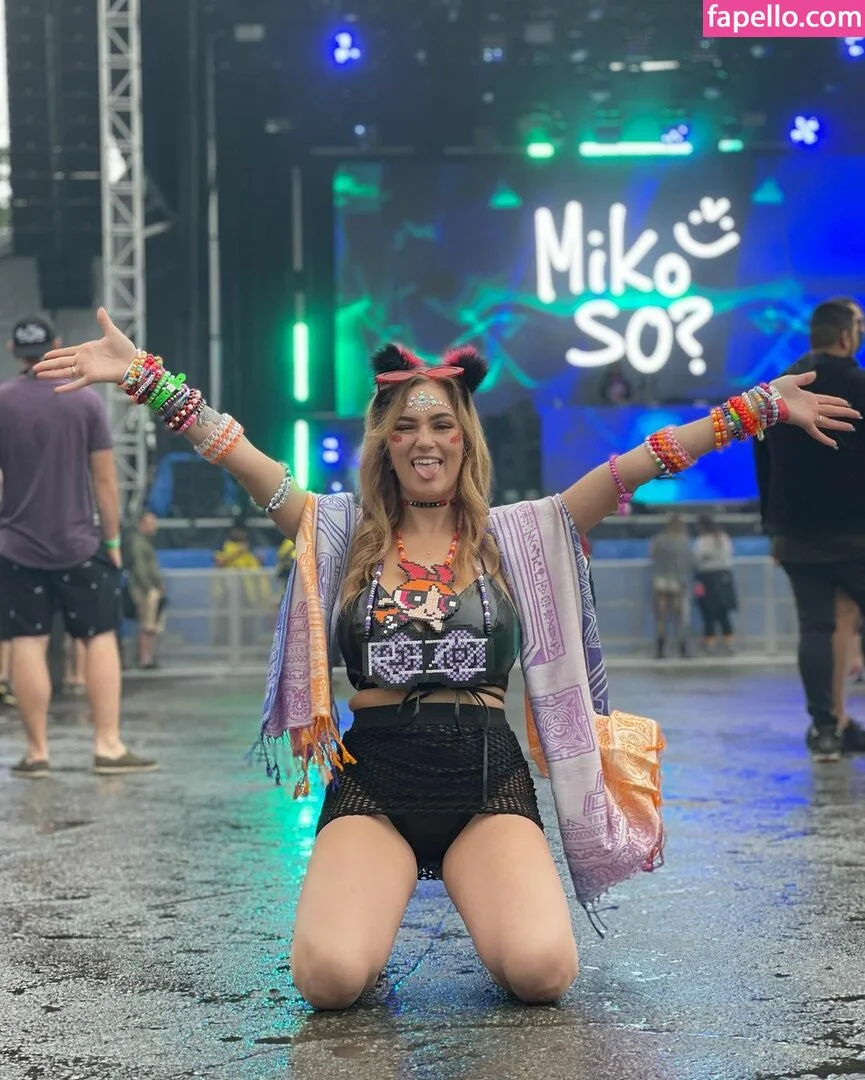 Chloe Moniz / https: / ravemumma Onlyfans Photo Gallery 